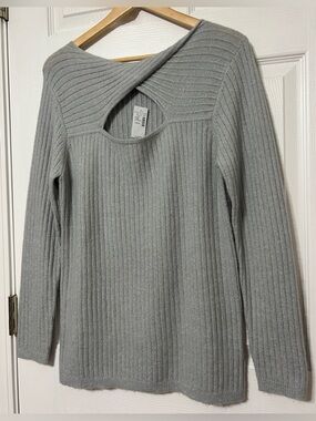 Maurices Women’s Gray Pullover Sweater Cut Out Twist Front Ribbed NWT Size L